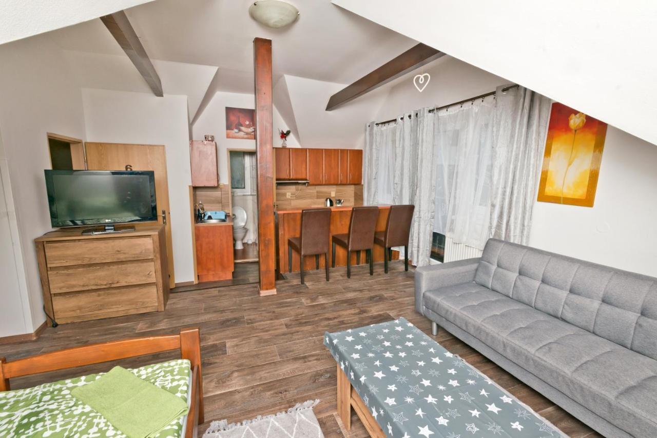 Penzion Pod Svahem Železná Ruda Exteriör bild